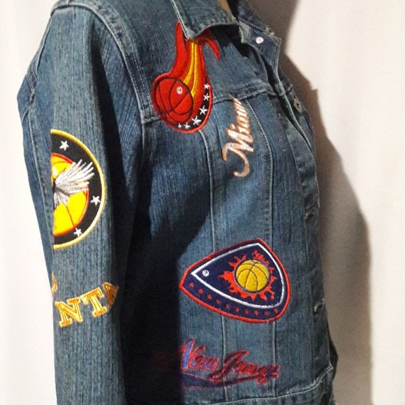 Denim jacket w bball teams  M / L - Picture 5 of 8